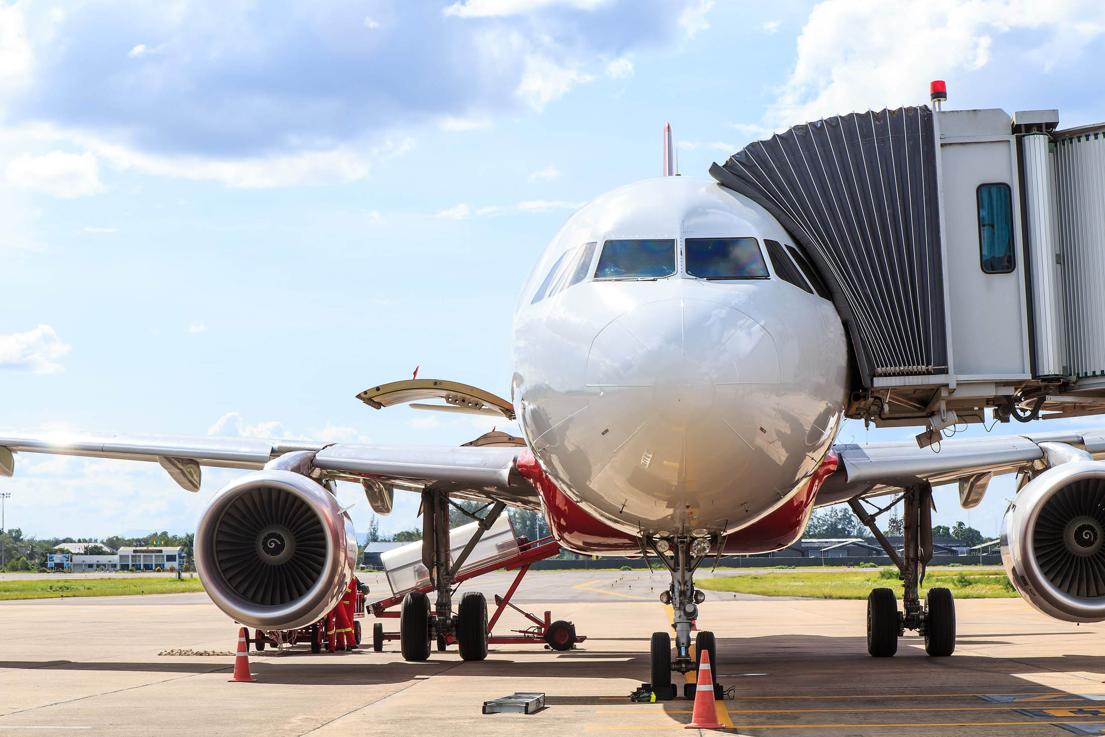 Flight types. Самолет и аэропорт. Вылет самолета. Самолет вблизи. Подготовка самолета к полету.